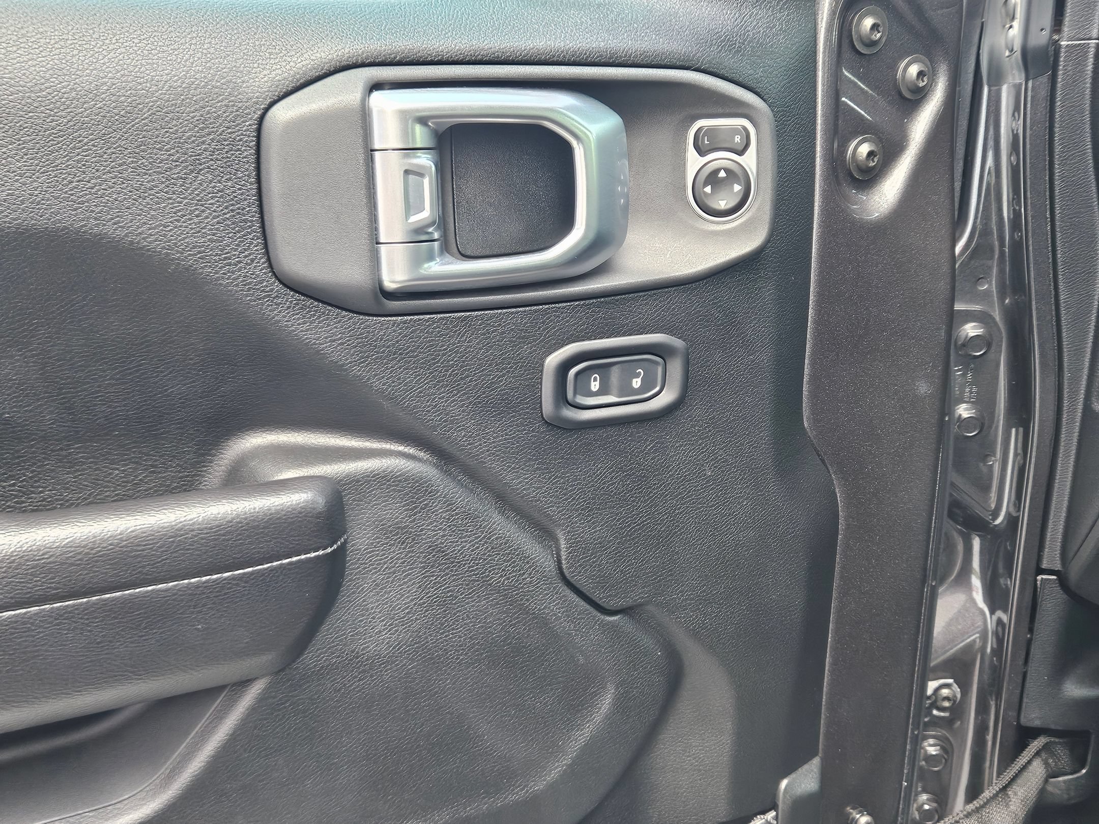 Used 2020 Jeep Wrangler Unlimited Sport S AWD/4WD image 19