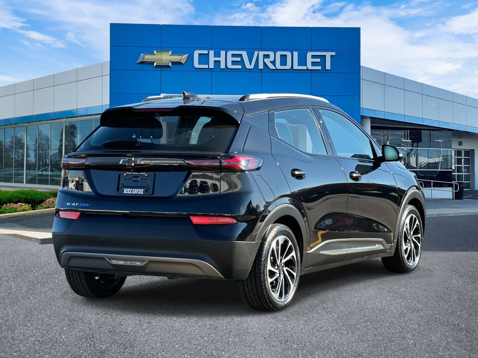 Certified 2023 Chevrolet Bolt EUV Premier w/ Sun & Sound Package FWD image 3