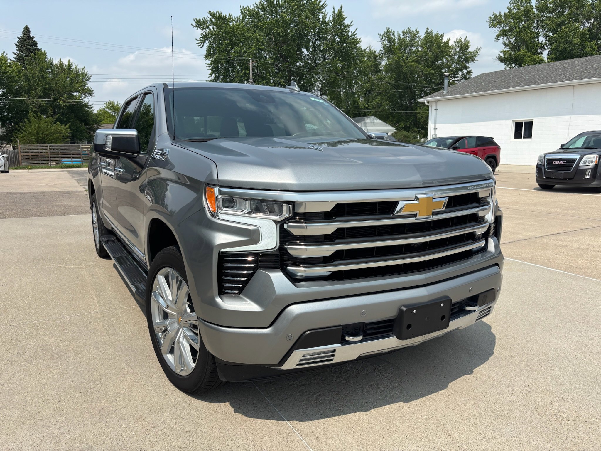 Used 2023 Chevrolet Silverado 1500 High Country w/ High Country Premium Package image 2