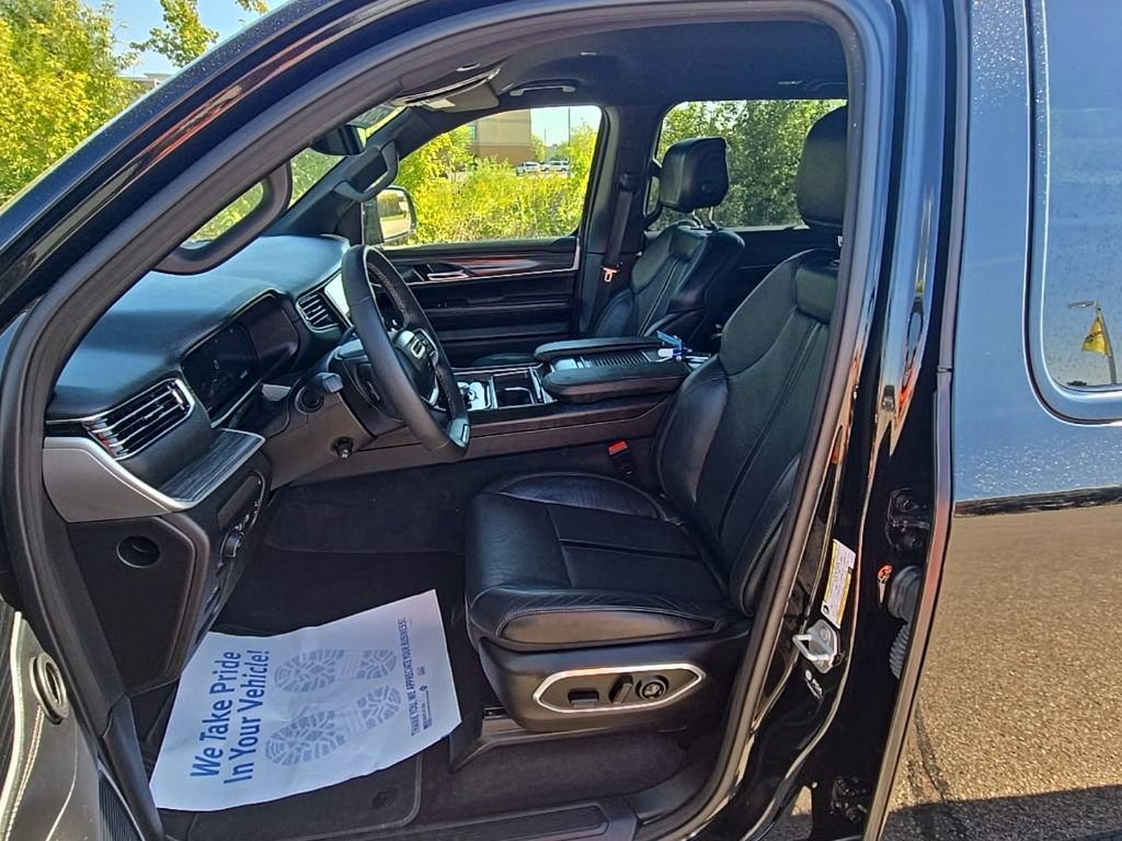 Used 2024 Jeep Wagoneer L Series II w/ Flexible Seating Group image 35