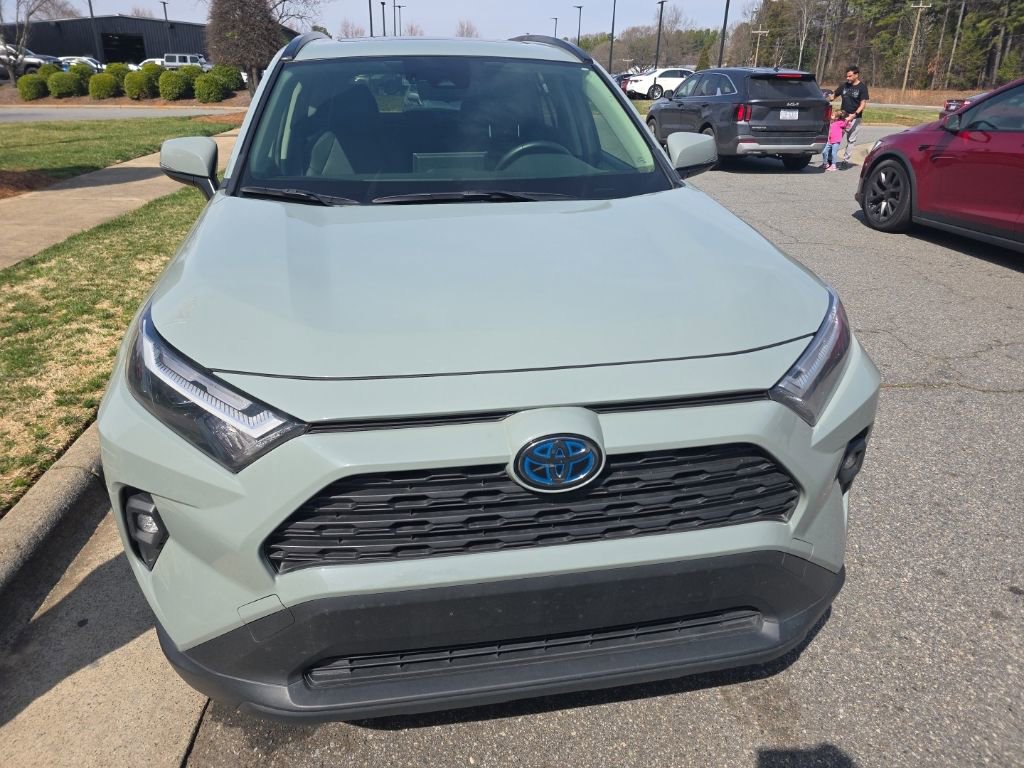 Used 2023 Toyota RAV4 XLE Premium image 8