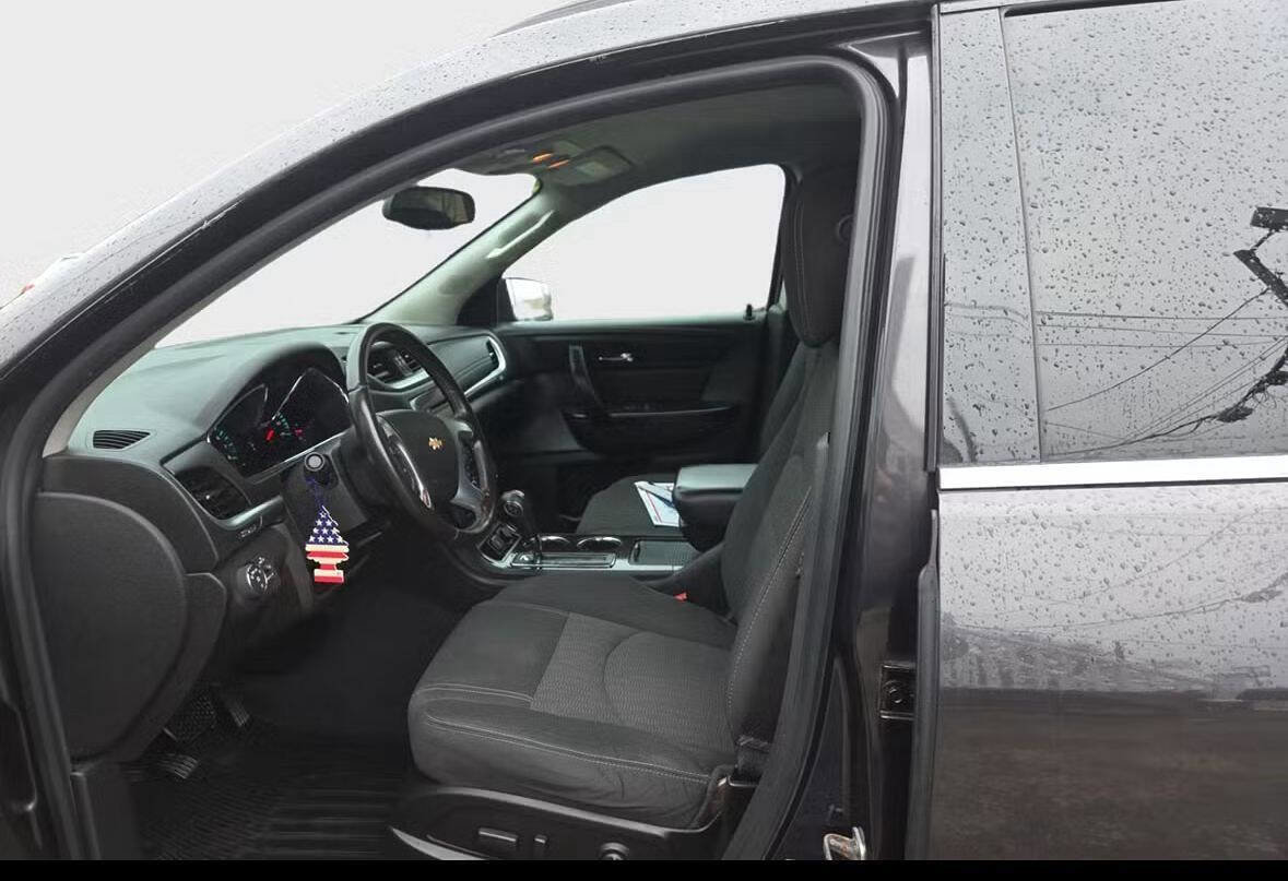 Used 2016 Chevrolet Traverse LT w/ Style and Technology Package image 7