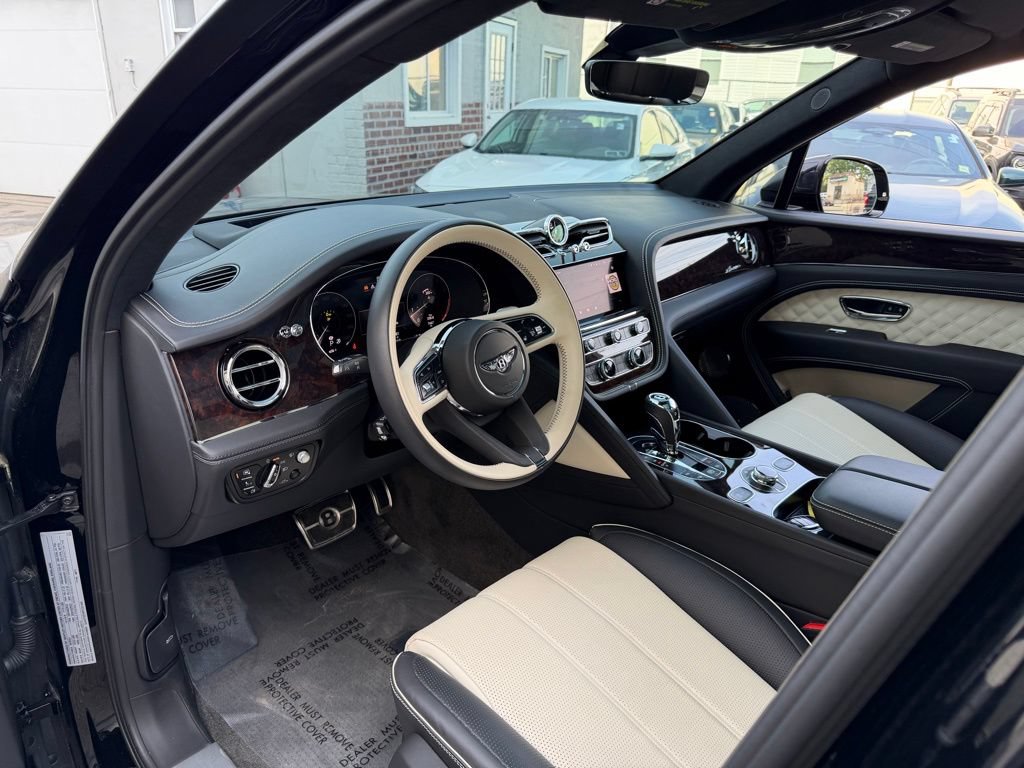 Used 2023 Bentley Bentayga AWD/4WD image 23