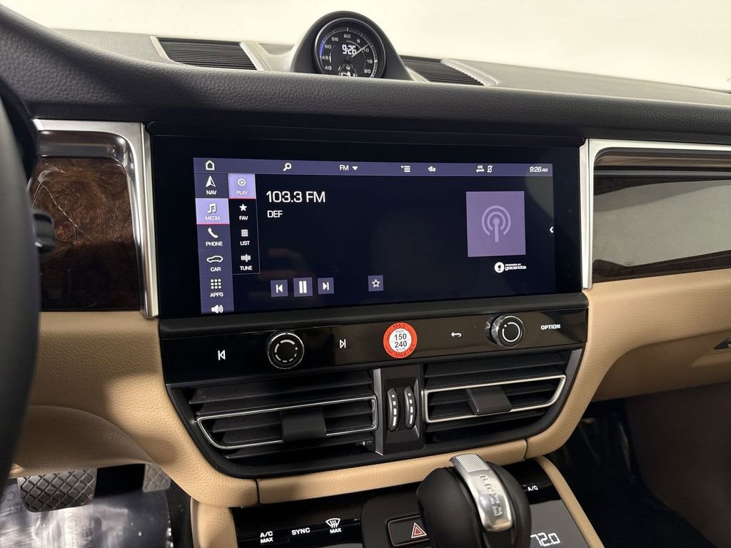 Certified 2024 Porsche Macan image 28
