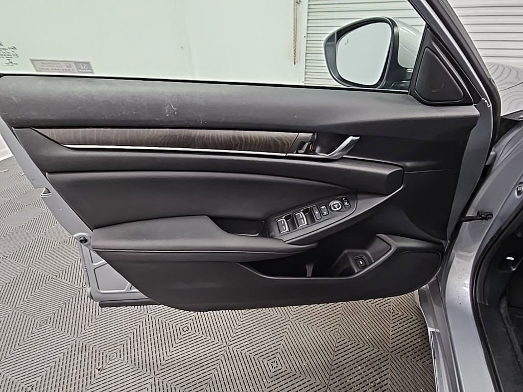 Used 2020 Honda Accord EX image 30