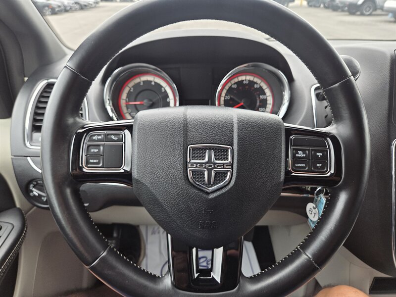 Used 2019 Dodge Grand Caravan SXT FWD image 14