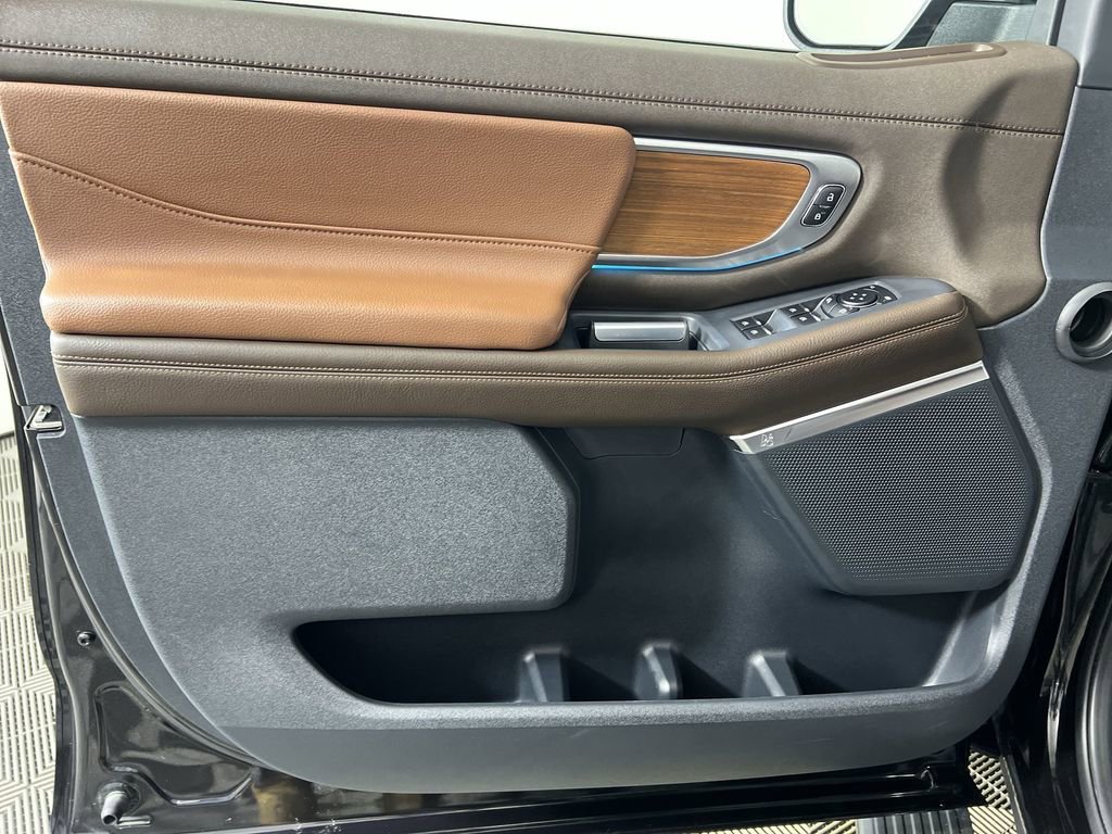 Used 2025 Ford Expedition King Ranch image 24