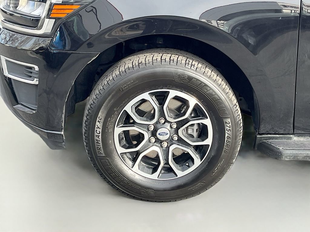 Used 2024 Ford Expedition XLT image 32