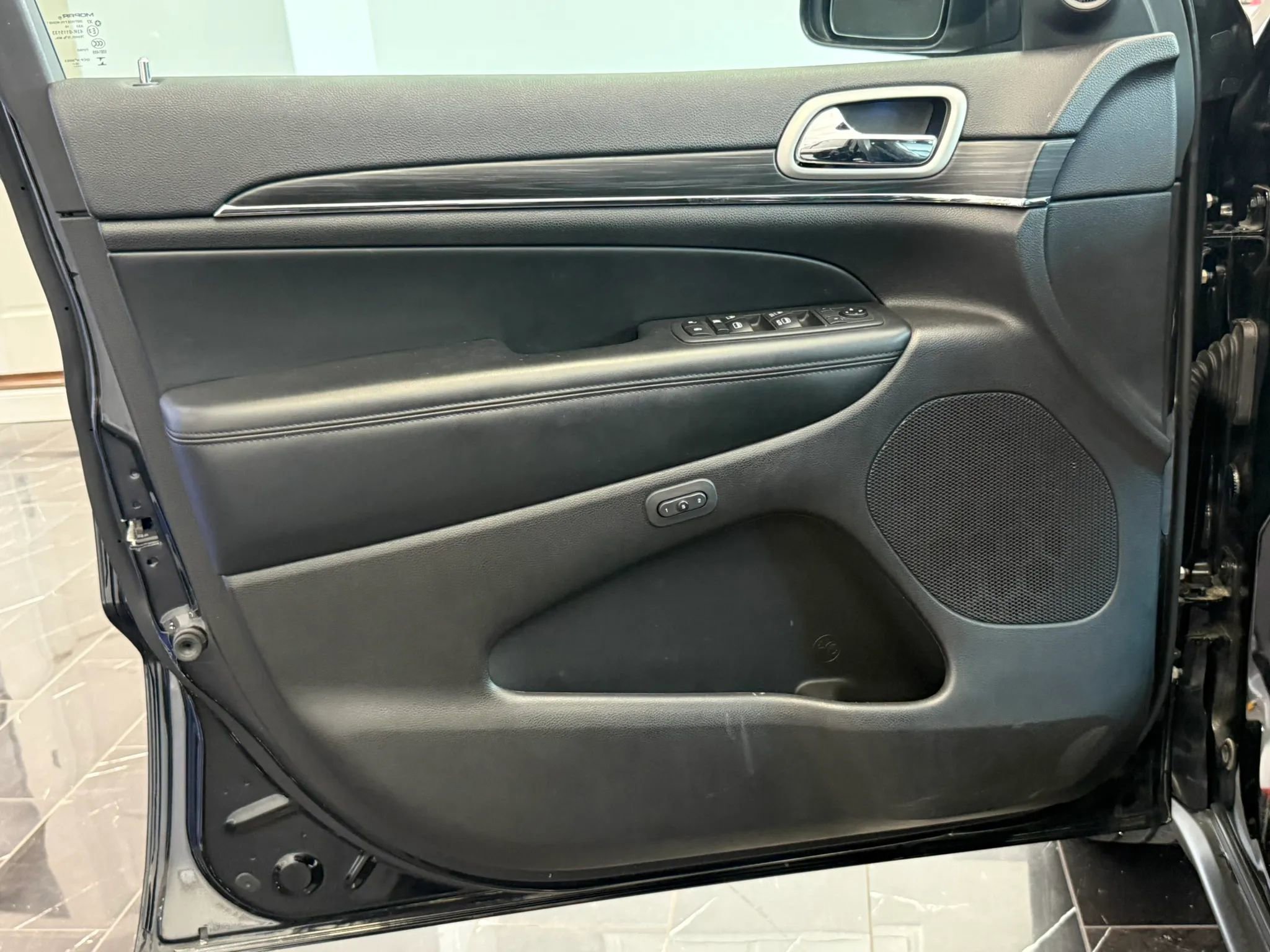 Used 2020 Jeep Grand Cherokee Limited AWD/4WD image 7
