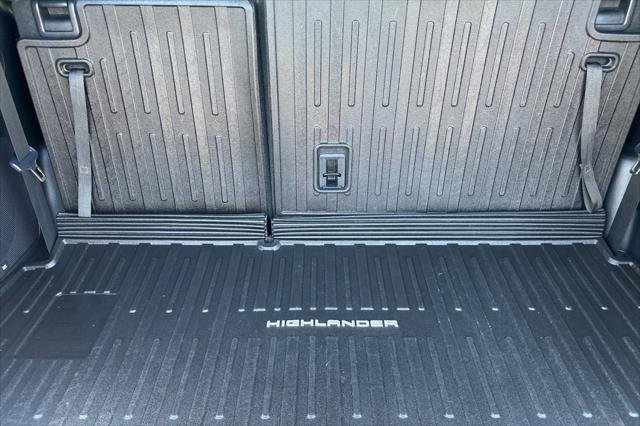 Certified 2021 Toyota Highlander XSE FWD image 17