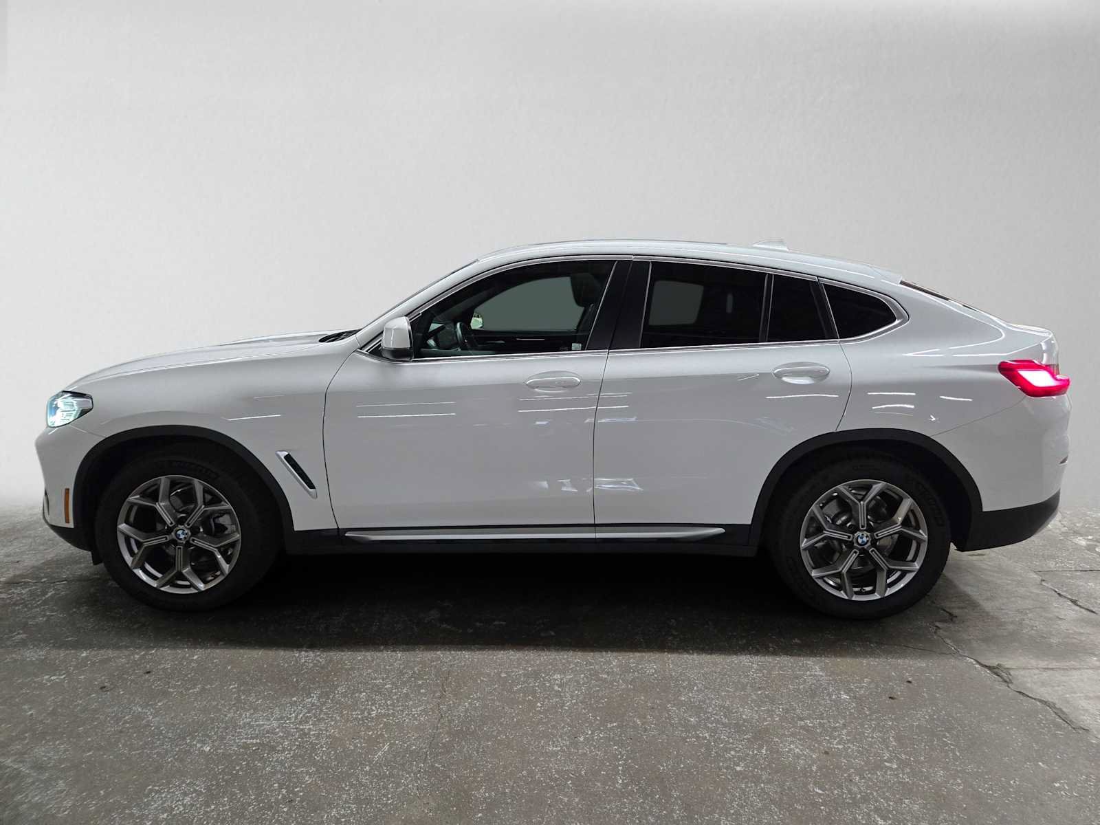 Used 2023 BMW X4 xDrive30i w/ Premium Package AWD/4WD image 6
