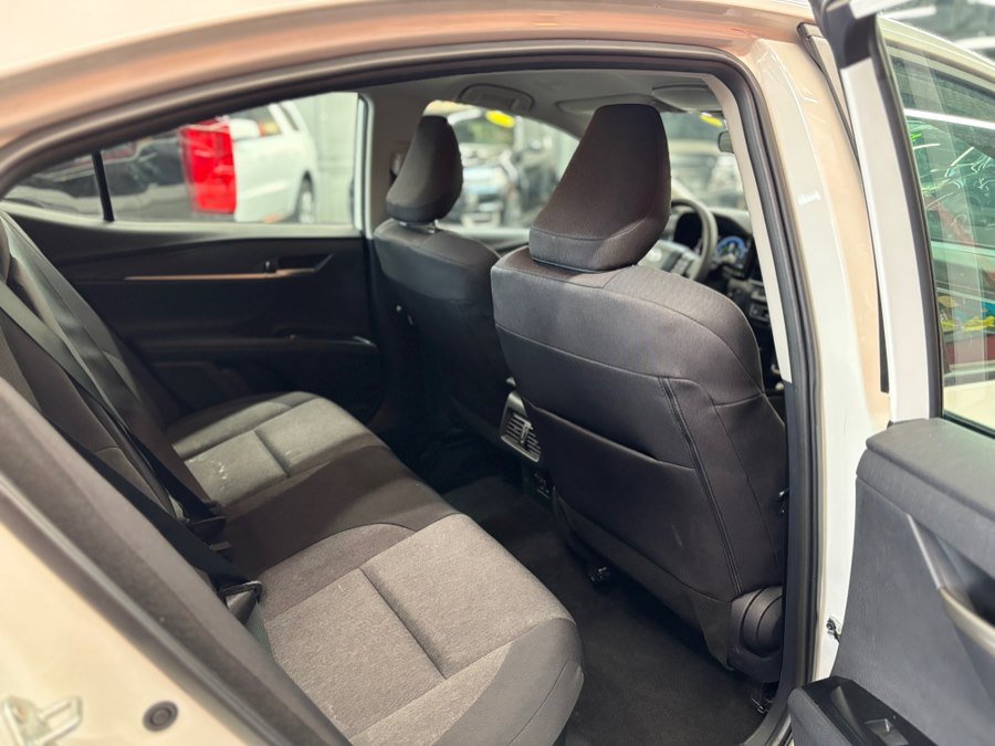 Used 2025 Toyota Camry LE FWD image 18