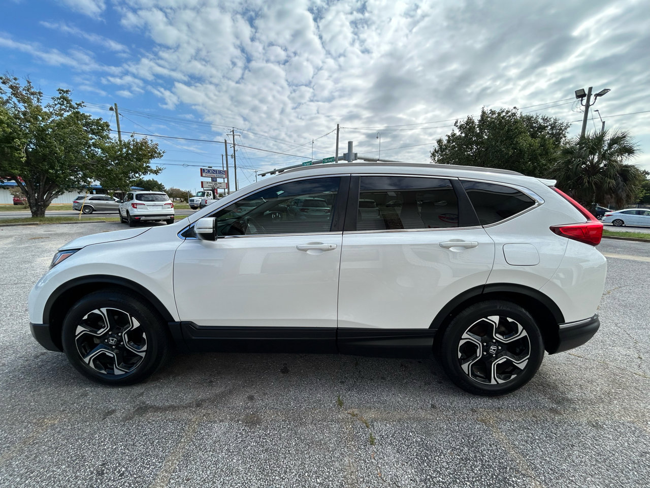 Used 2017 Honda CR-V Touring image 4