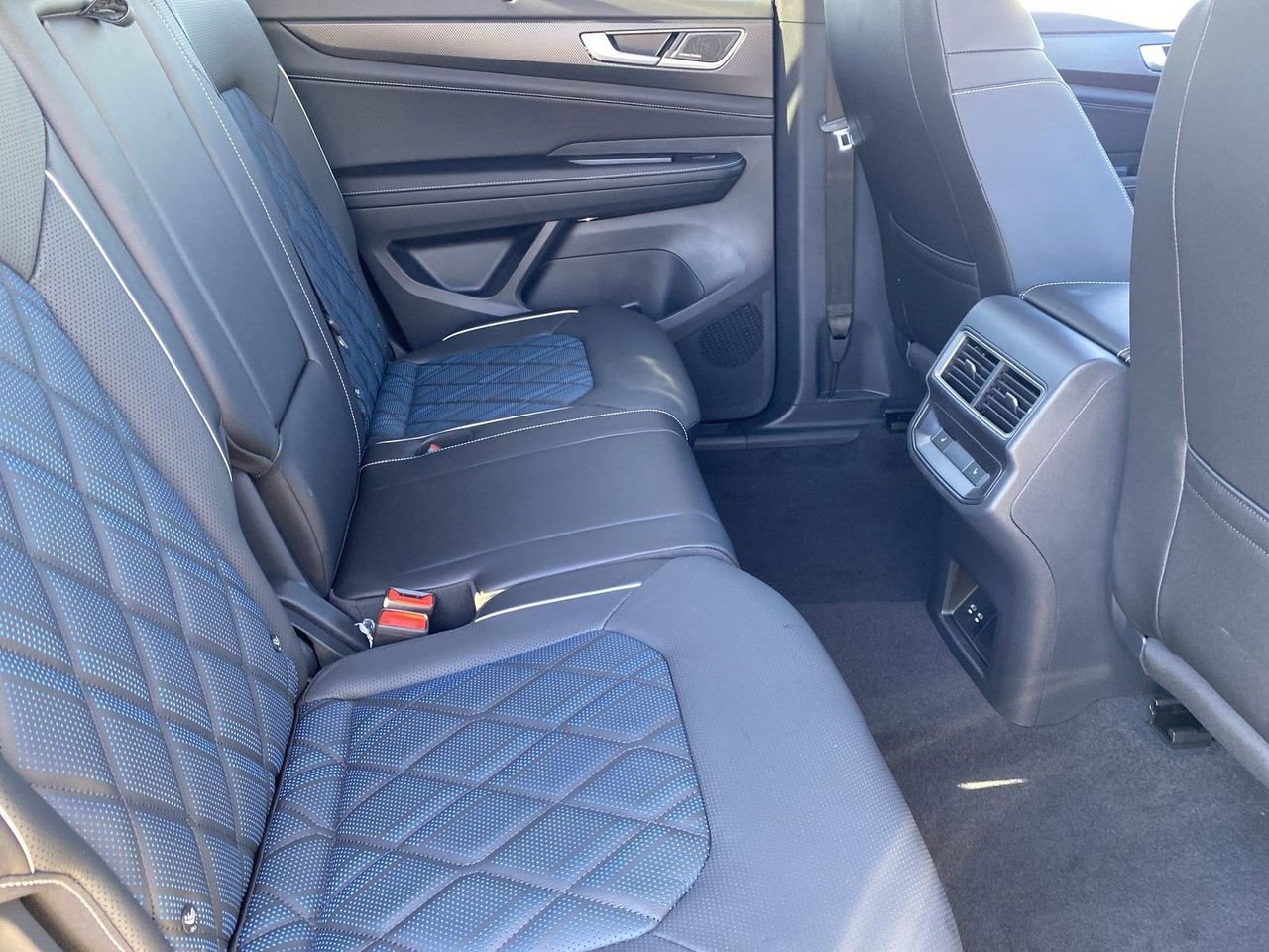 New 2026 Volkswagen Atlas Cross Sport SEL Premium R-Line image 9