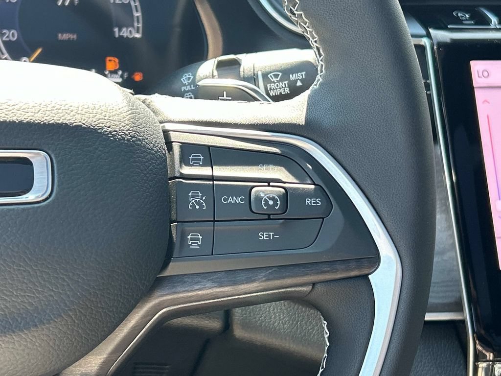 Certified 2025 Jeep Grand Cherokee Limited AWD/4WD image 24