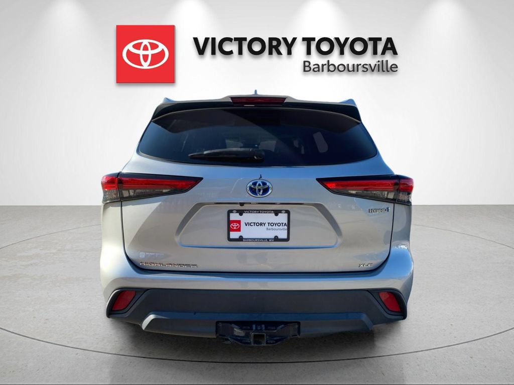 Used 2021 Toyota Highlander XLE AWD/4WD image 4