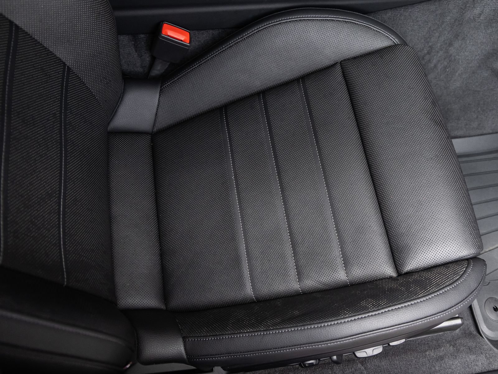 Certified 2025 Porsche Panamera image 41