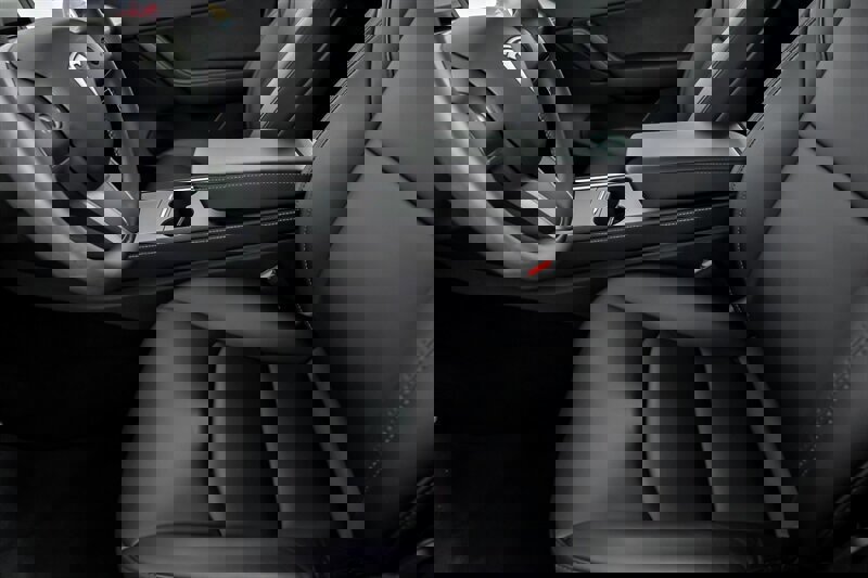 Used 2022 Tesla Model Y Long Range image 17