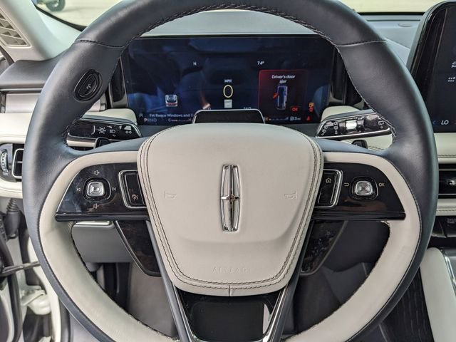 Used 2025 Lincoln Aviator AWD image 37