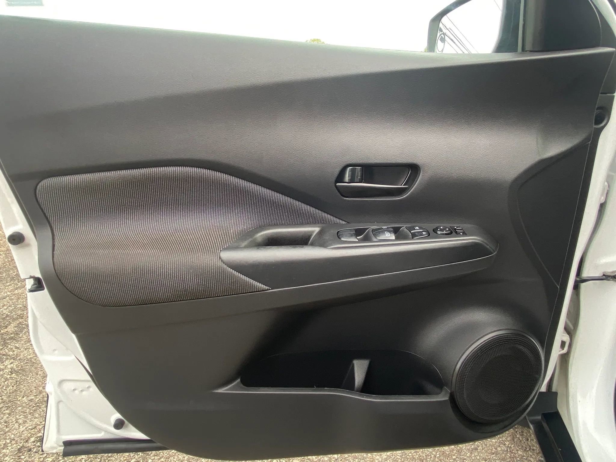 Used 2018 Nissan Kicks S FWD image 12