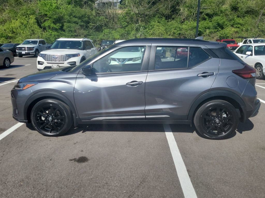 Used 2023 Nissan Kicks SR w/ SR Premium Package FWD image 6