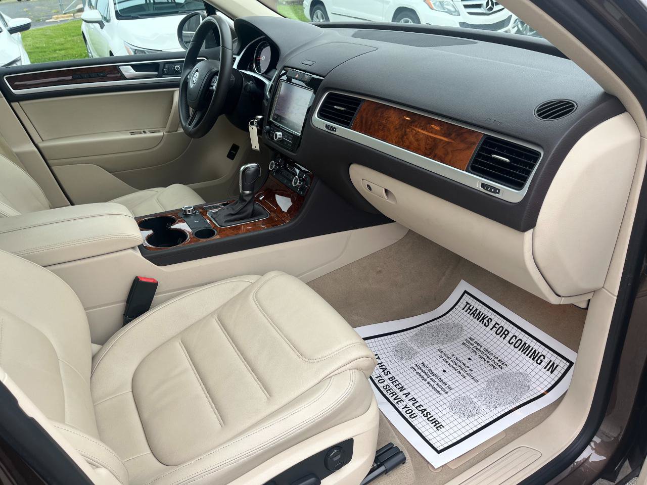 Used 2013 Volkswagen Touareg TDI AWD/4WD image 22