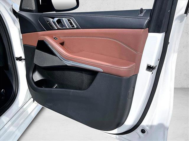 Used 2021 BMW X5 M50i w/ Executive Package image 19