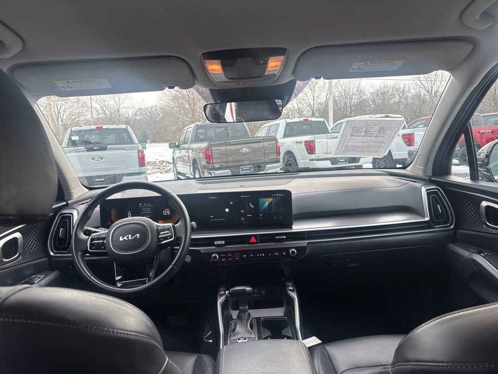 Used 2024 Kia Sorento S image 16