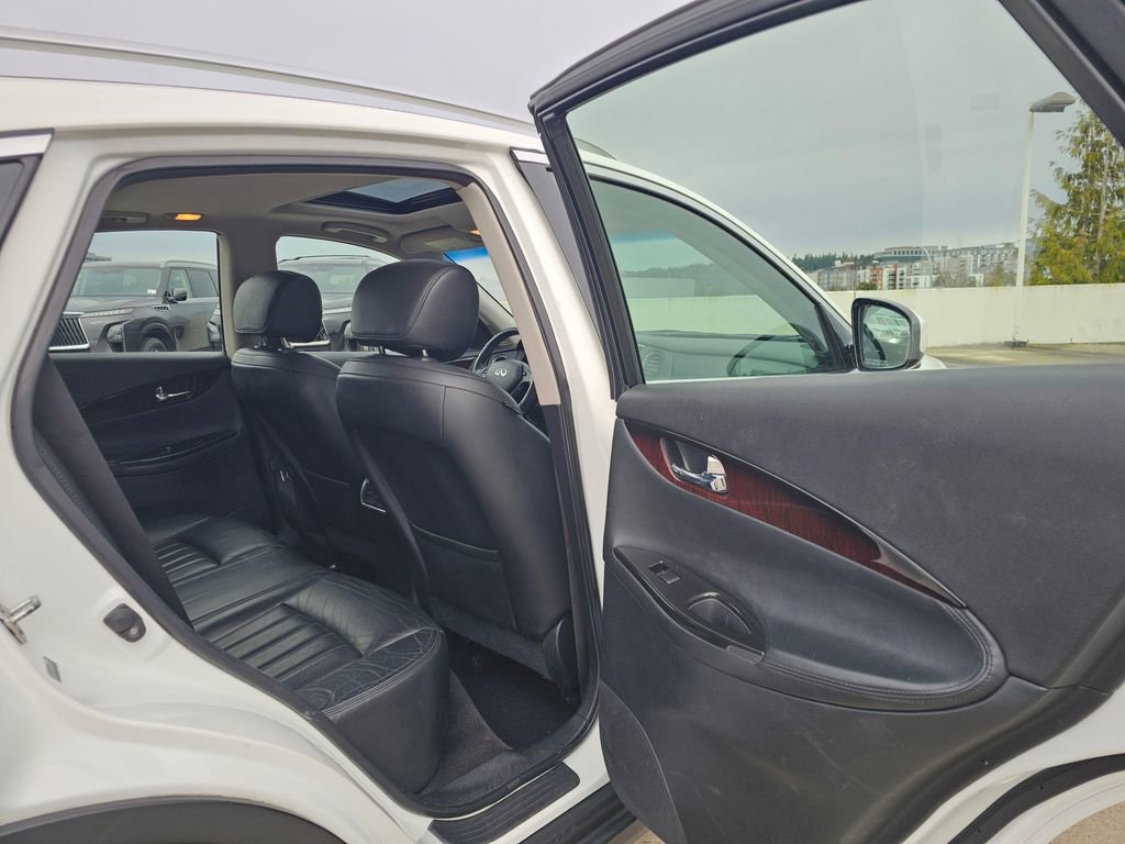 Used 2015 INFINITI QX50 Journey w/ Premium Package image 14