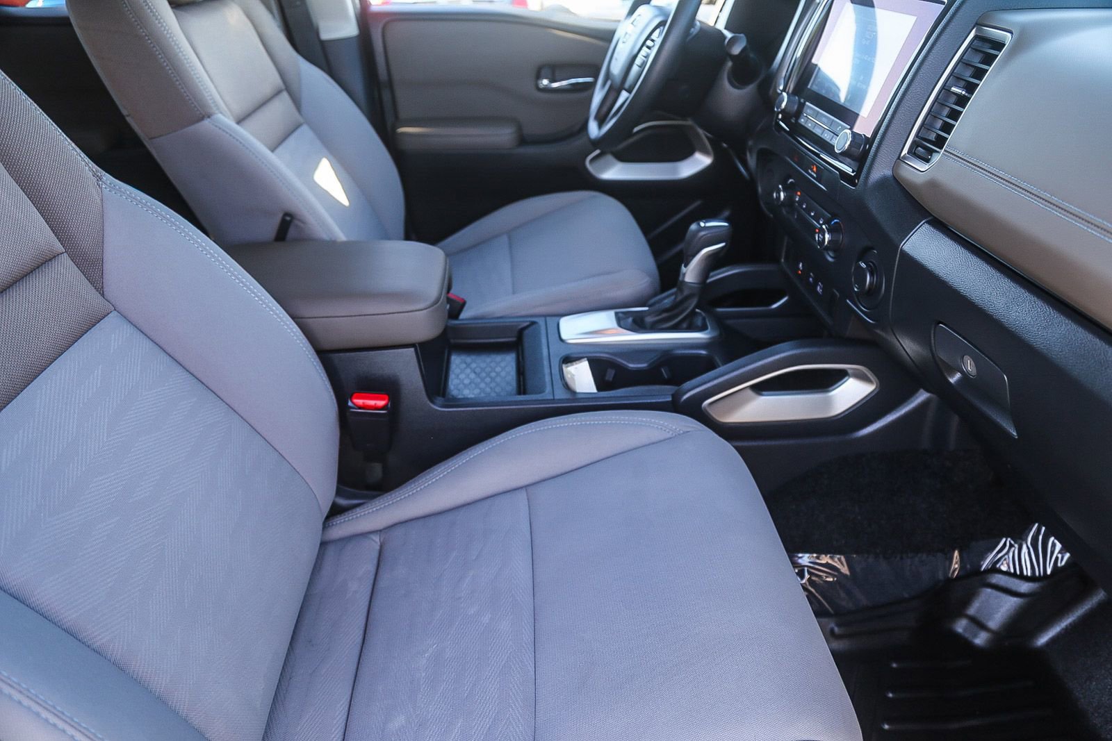 Used 2022 Nissan Frontier SV w/ Technology Package image 17