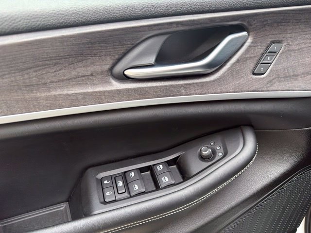 Used 2023 Jeep Grand Cherokee Limited AWD/4WD image 23