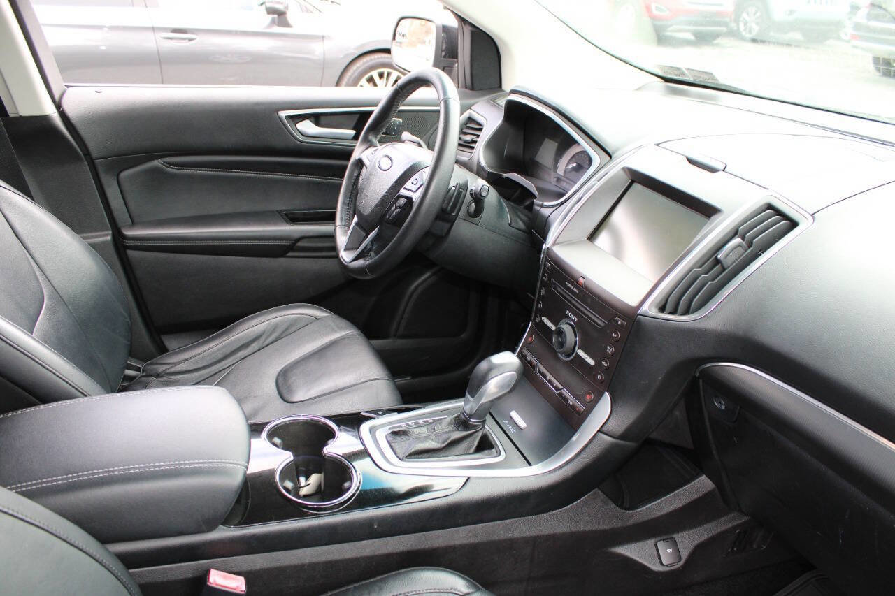 Used 2015 Ford Edge Titanium AWD/4WD image 12