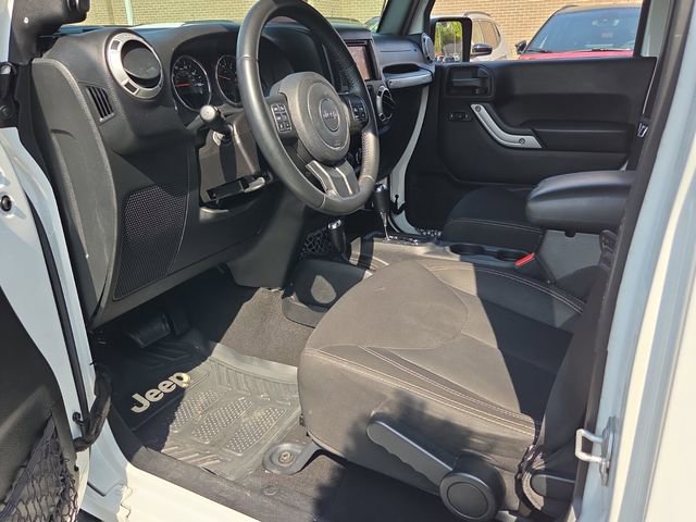 Used 2016 Jeep Wrangler Unlimited Sahara w/ Max Tow Package image 11