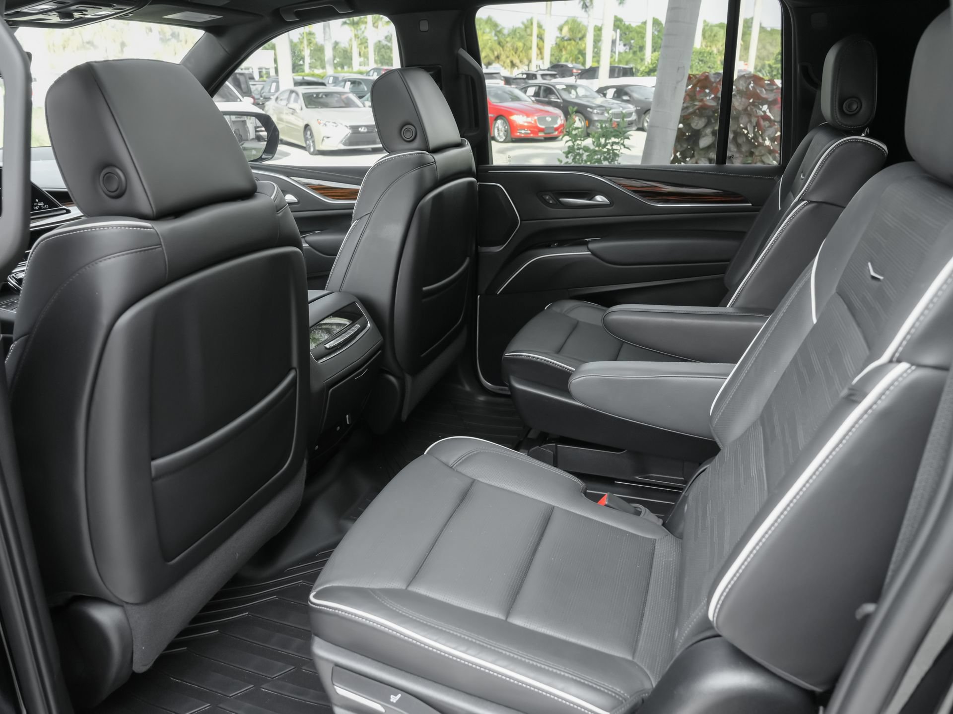Used 2023 Cadillac Escalade ESV Premium Luxury RWD image 18