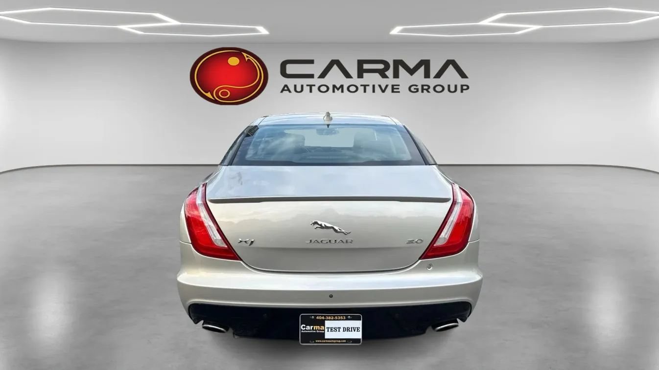 Used 2016 Jaguar XJ R-Sport RWD image 4