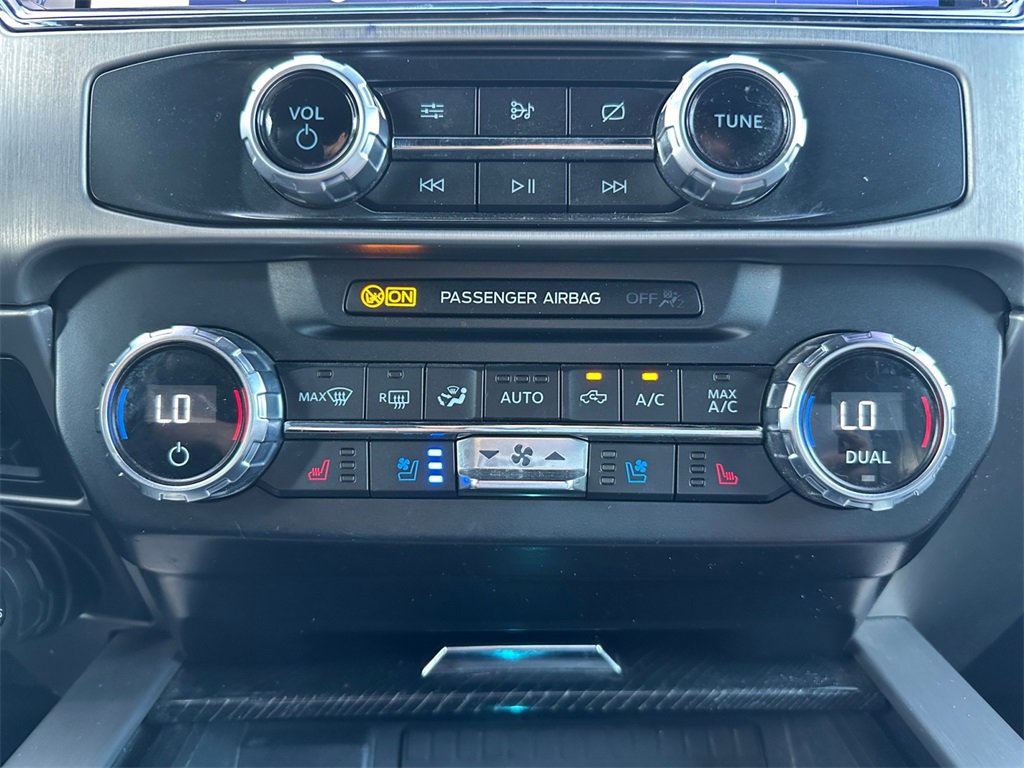 Used 2022 Ford F350 Platinum w/ FX4 Off-Road Package image 22