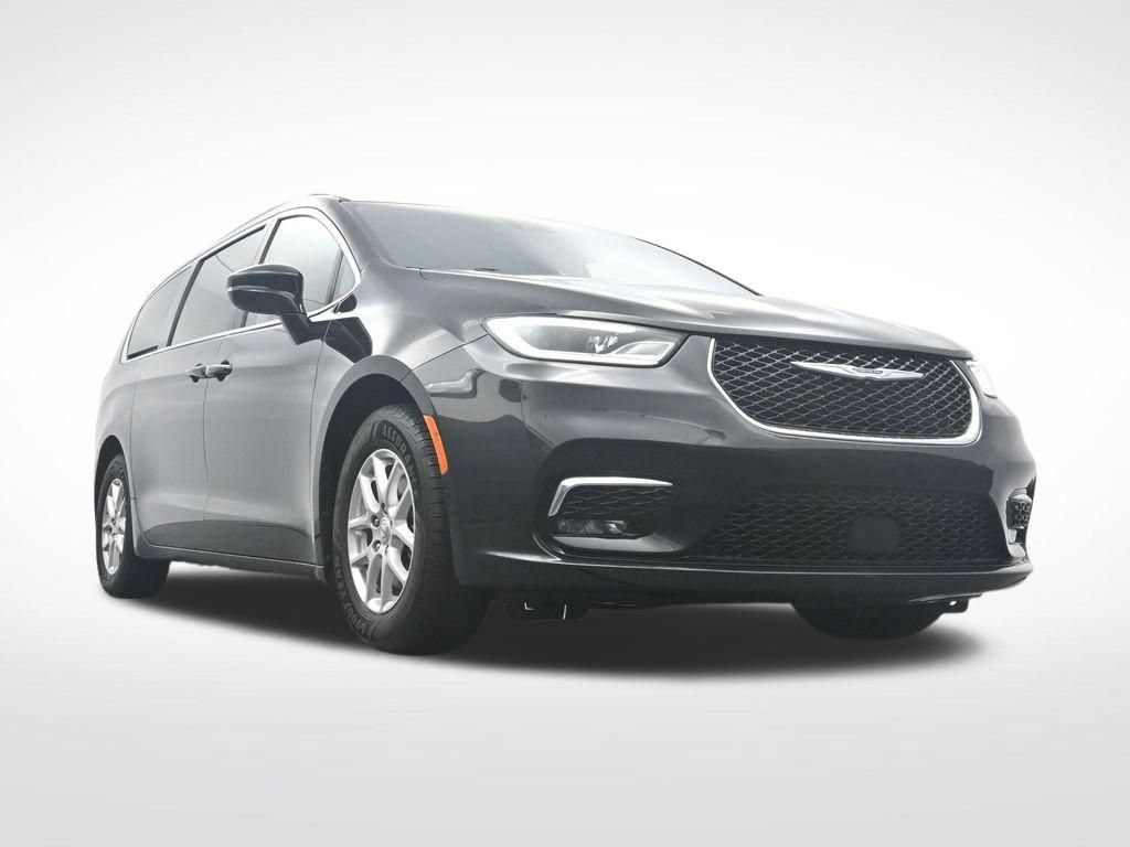 Used 2022 Chrysler Pacifica Touring-L FWD image 32