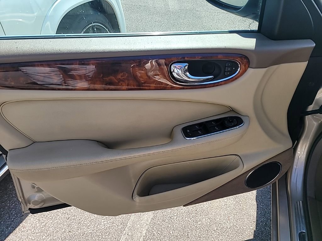 Used 2005 Jaguar XJ8 image 41