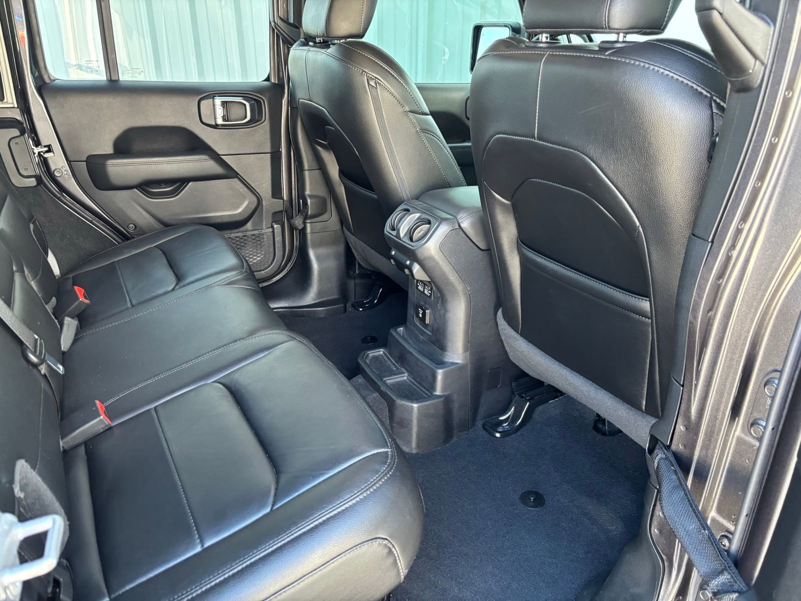 Used 2021 Jeep Wrangler Unlimited Sahara image 28