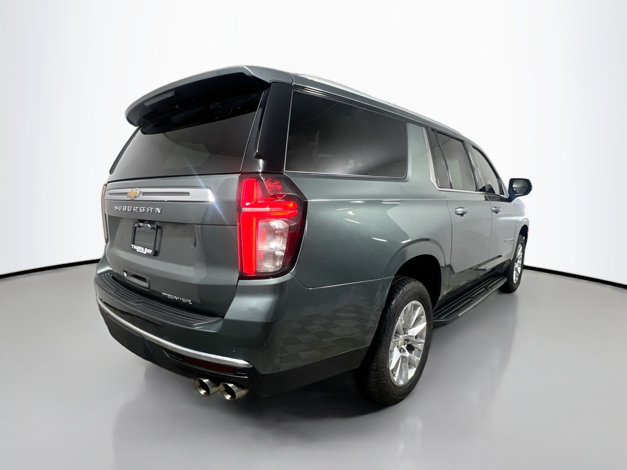 Used 2023 Chevrolet Suburban Premier AWD/4WD image 4