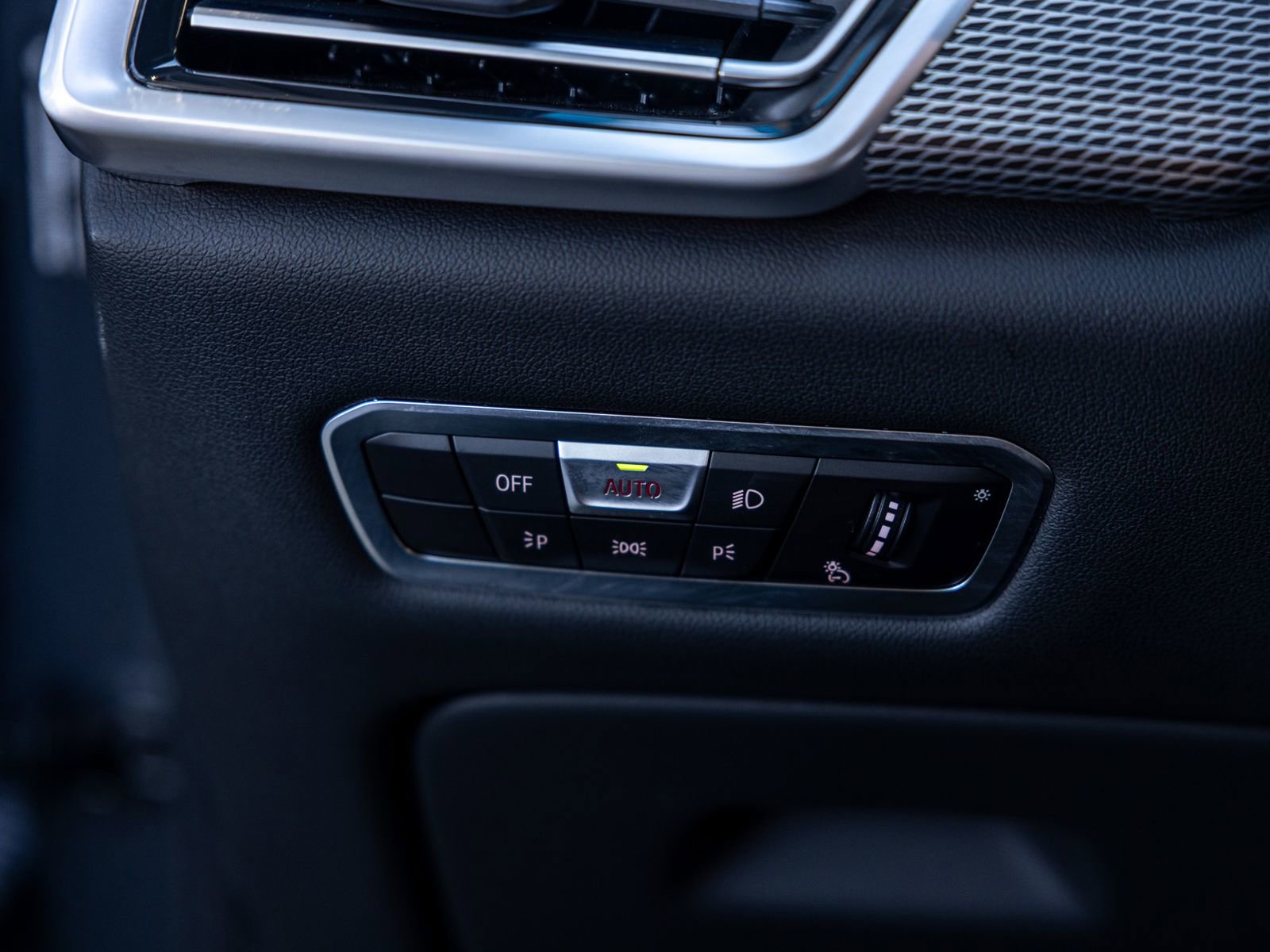 Used 2023 BMW X5 M50i w/ Climate Comfort Package image 48