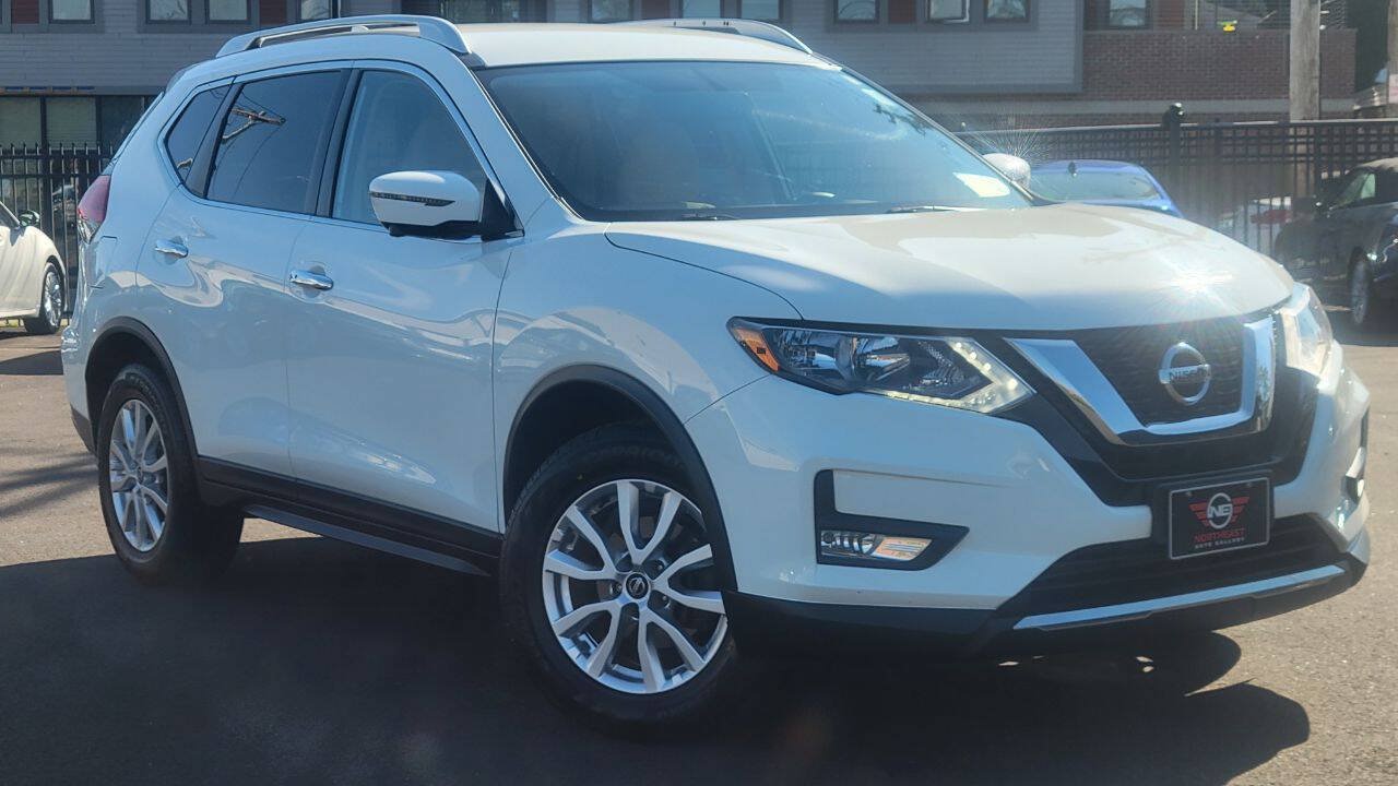 Used 2017 Nissan Rogue SV w/ SV Premium Package AWD/4WD image 4