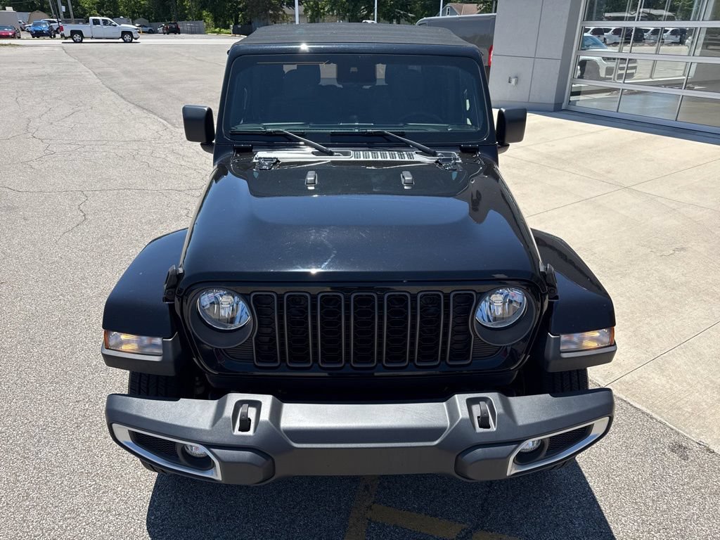 Used 2024 Jeep Gladiator Sport AWD/4WD image 12