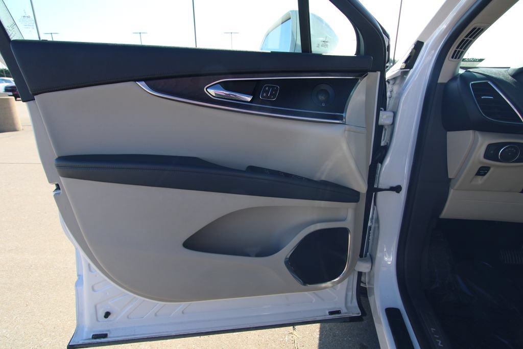 Used 2019 Lincoln Nautilus Reserve w/ Driver Assistance Package AWD/4WD image 36