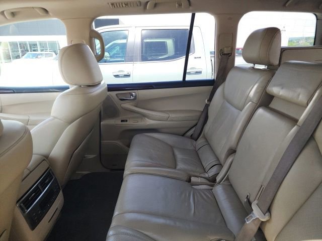 Used 2011 Lexus LX 570 4WD w/ Luxury Pkg image 9