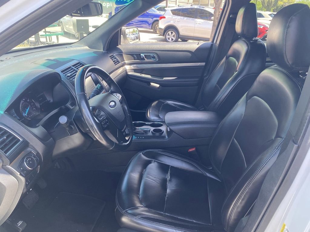 Used 2019 Ford Explorer XLT w/ Equipment Group 202A FWD image 17