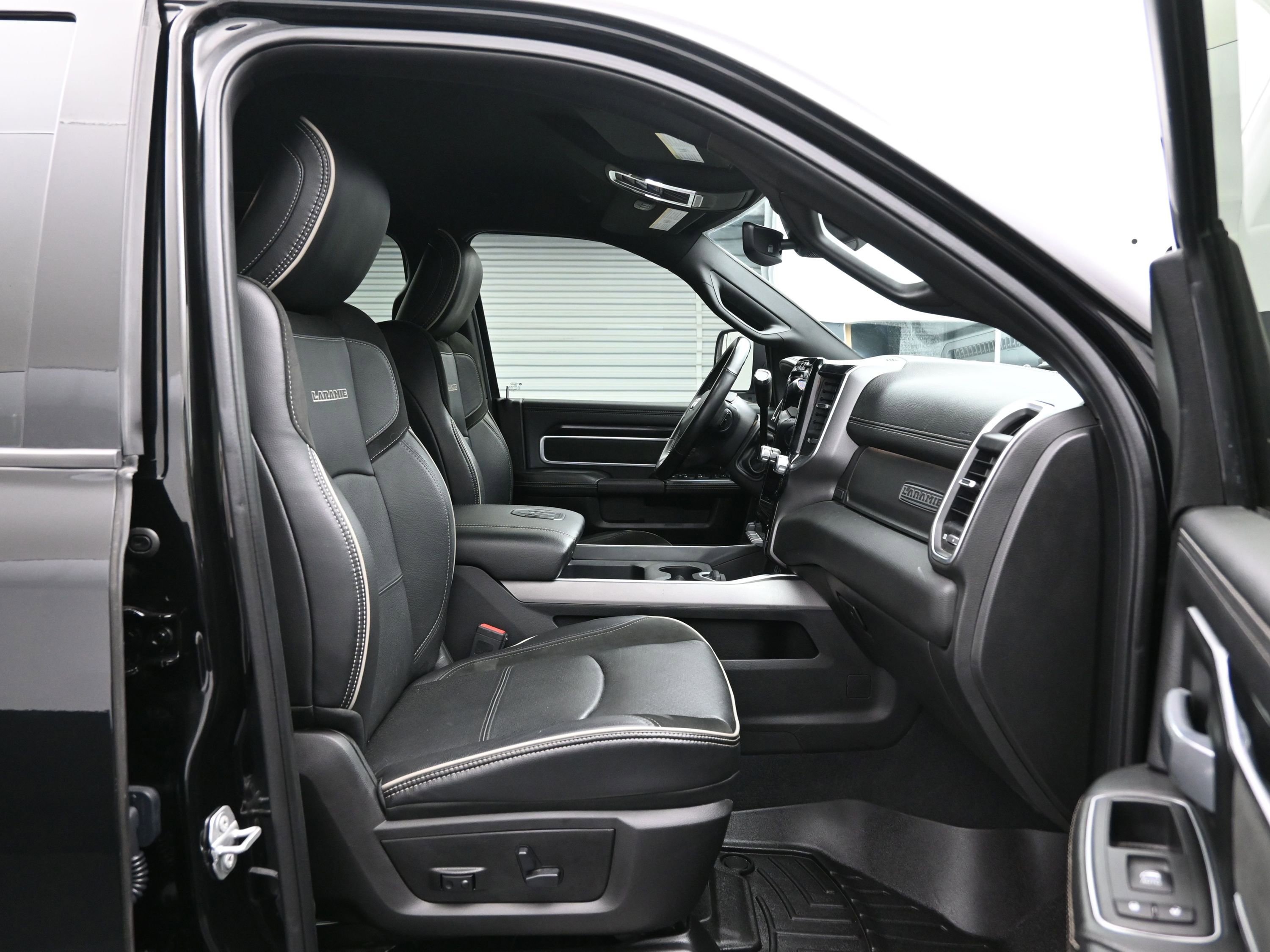 Used 2020 RAM 2500 Laramie w/ Night Edition image 13