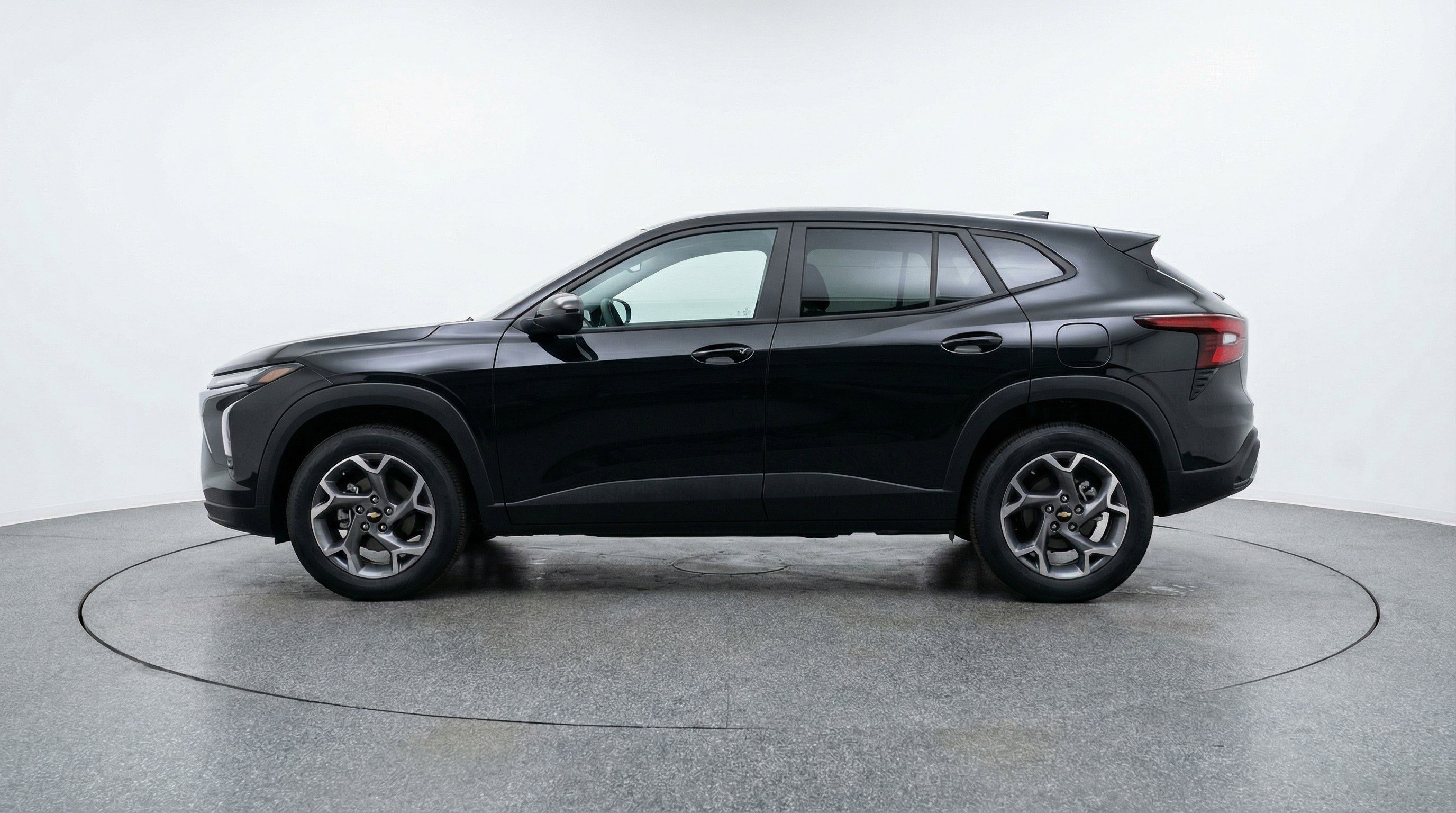Used 2025 Chevrolet Trax LT w/ LT Convenience Package image 5