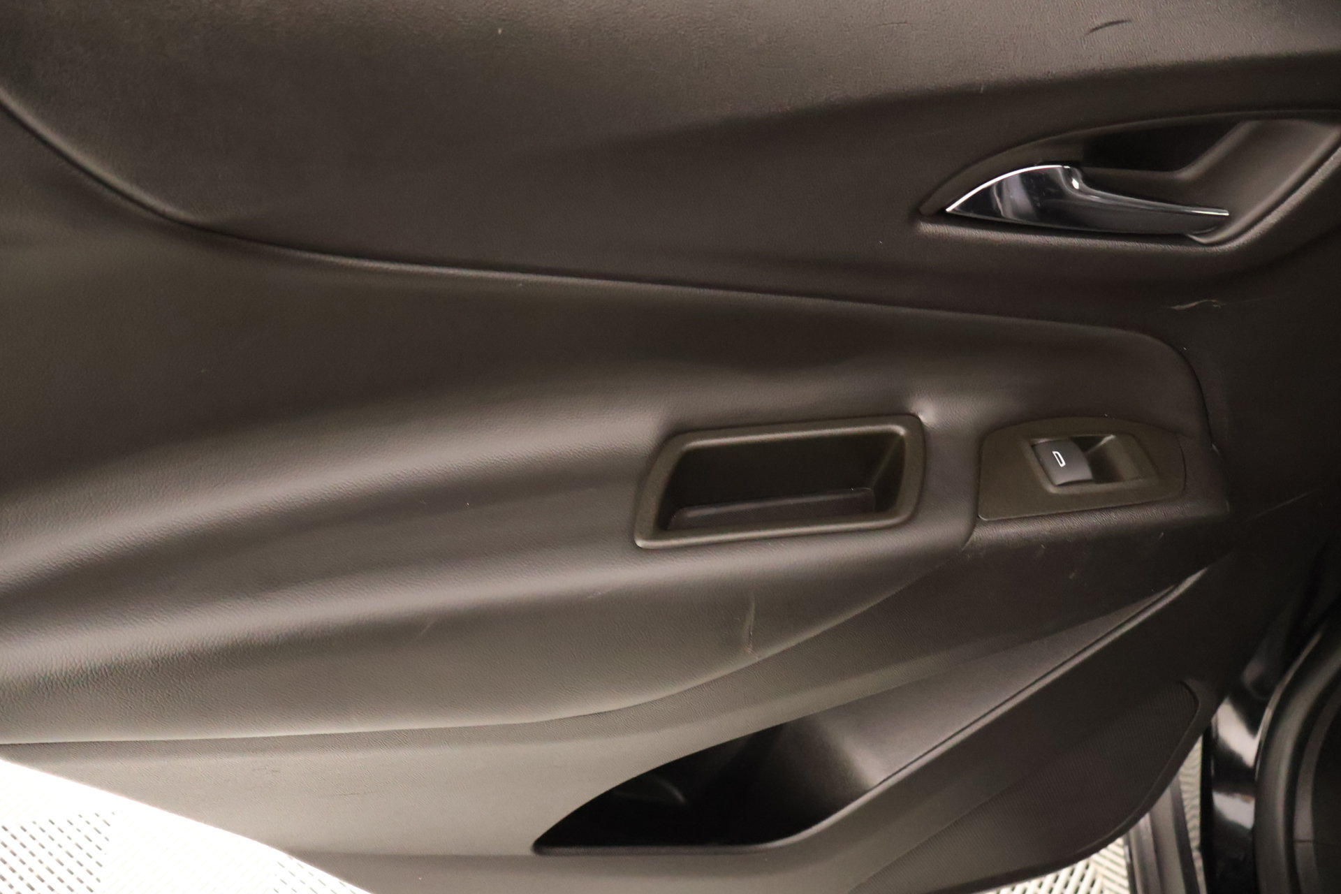 Used 2023 Chevrolet Equinox LT w/ LPO, Floor Liner Package FWD image 15