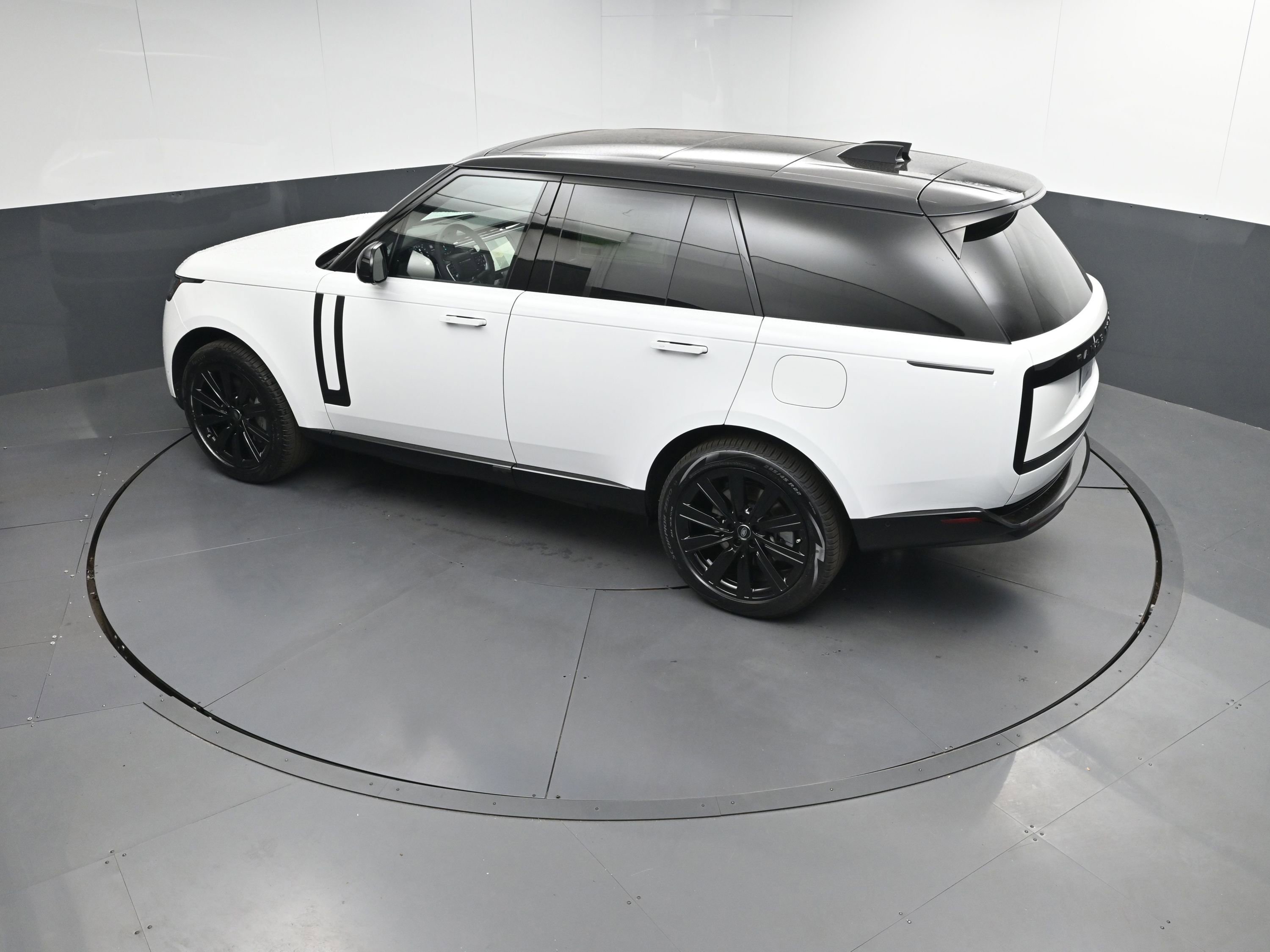 New 2025 Land Rover Range Rover SE image 31